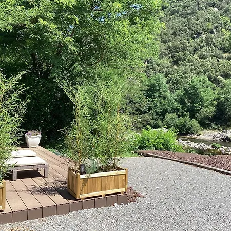 De Luxe Bord De Riviere * Pont-de-Labeaume